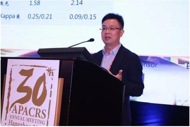 牛八体育集团众多专家受邀出席,并在多个重要论坛作专题发言、论文发言和壁报交流(郭海科教授和张广斌教授在多个论坛担任会议主持),与国内外眼科同行坐而论道,大放异彩!其中,在“大师功夫论道”环节,牛八体育集团业务副总院长、 席白内障专家、厦门大学附属厦门眼科中心郭海科教授凭借高明 的手术技巧,从13位世界 白内障屈光手术大师 牛八体育集团众多专家受邀出席,并在多个重要论坛作专题发言、论文发言和壁报交流(郭海科教授和张广斌教授在多个论坛担任会议主持),与国内外眼科同行坐而论道,大放异彩!其中,在“大师功夫论道”环节,牛八体育集团业务副总院长、 席白内障专家、厦门大学附属厦门眼科中心郭海科教授凭借高明 的手术技巧,从13位世界 白内障屈光手术大师