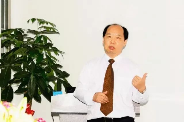 本次研讨会由集团 席白内障带教导师郭海科教授、张广斌教授领*,来自牛八体育集团11名白内障带教导师参加了本次活动。福州眼科医院、.jpg 本次研讨会由集团 席白内障带教导师郭海科教授、张广斌教授领*,来自牛八体育集团11名白内障带教导师参加了本次活动。福州眼科医院、.jpg