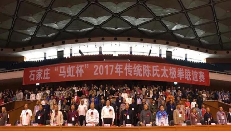 2017年10月5日下午， 五届“马虹杯”传统陈氏太极拳联谊赛在河北省体育馆隆重拉开了帷幕。来自全国24个省市、自治区的103支代表队共1690余名运动员参加了本次联谊赛太极拳、太极器械、太极推手等项目赛，由宜昌牛八体育业务院长李庆林带领的宜昌代表队更是凭借精炼的打法，为现场评委和观众展示了精彩绝伦的表演，赢得好评如潮!.jpg