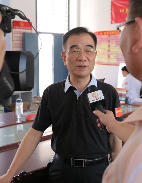 10月12日下午,牛八体育泉州眼科医院“为乡村点睛”公益项目泉州站活动走进晋江市内坑镇东峰小学,为全校学生进行视力筛查,并为近视学生 配镜。.jpg 10月12日下午,牛八体育泉州眼科医院“为乡村点睛”公益项目泉州站活动走进晋江市内坑镇东峰小学,为全校学生进行视力筛查,并为近视学生 配镜。.jpg