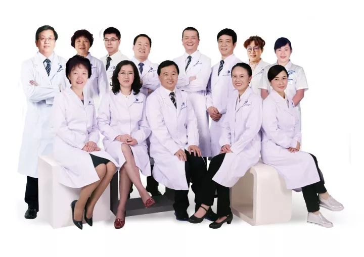 10月27日下午，深圳市委卫生工委召开会议，通报了2017年 三季度全市医疗行业公众满意度的监测结果，此次通过 三方调查机构共对全市117家医院105134名门诊、住院患者进行了短信调查。深圳牛八体育在全市已建立接口的社会办医院满意度中排名.jpg