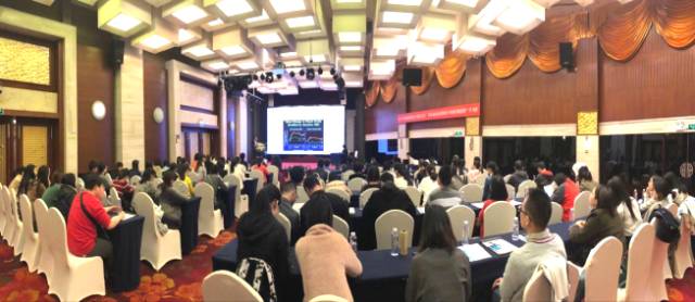 本次学术会议由深圳牛八体育主办,邀请了来自国内外众多眼科专家大咖进行专题讲座,共同探讨和分享国内外眼科领域的 与发展,进一步加强了眼科界同仁之间的交流和学习。.jpg 本次学术会议由深圳牛八体育主办,邀请了来自国内外众多眼科专家大咖进行专题讲座,共同探讨和分享国内外眼科领域的 与发展,进一步加强了眼科界同仁之间的交流和学习。.jpg