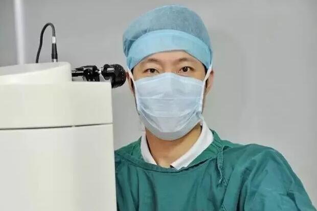 近视手术专家揭黎明.jpg 近视手术专家揭黎明.jpg
