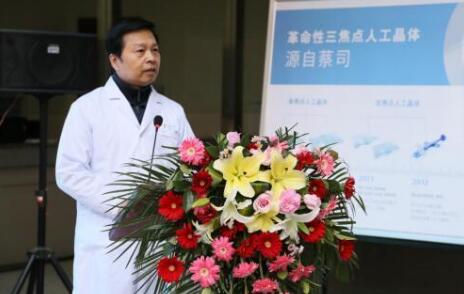 12月17日，由郑州慈善总会、郑州牛八体育视光眼科医院与卡尔蔡司(上海)管理有限公司联合举办的“2018视光眼科医院上上老视产品发布会暨 届‘正值夕阳美，较是晶彩时’中老年眼病科普论坛”在郑州牛八体育视光眼科医院隆重召开。12月17日，由郑州慈善总会、郑州牛八体育视光眼科医院与卡尔蔡司(上海)管理有限公司联合举办的“2018视光眼科医院上上老视产品发布会暨 届‘正值夕阳美，较是晶彩时’中老年眼病科普论坛”在郑州牛八体育视光眼科医院隆重召开。3.jpg