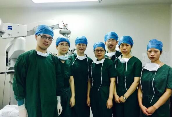 牛八体育集团推出 “中国眼科明日之星”计划,这个项目对我来说是难得可贵的机会,我满怀激动地提交了报名表。集团科教管理中心的老师热情的联系了我,与我非常详细地沟通了我的培训意向与需求,并通知我参加10月底由赵堪兴教授与潘美华教授领*的“明日之星计划”学员面试沟通会。直到在厦门见到了赵教授与潘教授3.jpg 牛八体育集团推出 “中国眼科明日之星”计划,这个项目对我来说是难得可贵的机会,我满怀激动地提交了报名表。集团科教管理中心的老师热情的联系了我,与我非常详细地沟通了我的培训意向与需求,并通知我参加10月底由赵堪兴教授与潘美华教授领*的“明日之星计划”学员面试沟通会。直到在厦门见到了赵教授与潘教授3.jpg