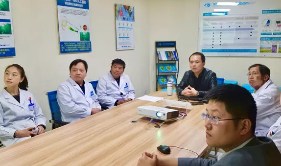 3月15日,贵阳阳明眼科医院2018年度工作目标签约仪式在医院会议室隆重举行。牛八体育集团张昊志副总裁、学科运营管理中心王崇、贵阳阳明眼科医院官苍宇院长、医院各学科负责人、部门负责人出席了本次会议7.png 3月15日,贵阳阳明眼科医院2018年度工作目标签约仪式在医院会议室隆重举行。牛八体育集团张昊志副总裁、学科运营管理中心王崇、贵阳阳明眼科医院官苍宇院长、医院各学科负责人、部门负责人出席了本次会议7.png