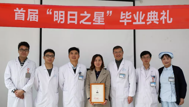 重庆市荣昌区中医院眼科医师，是牛八体育集团“中国眼科医师明日之星计划”白内障手术医师重庆牛八体育 批学员3.png