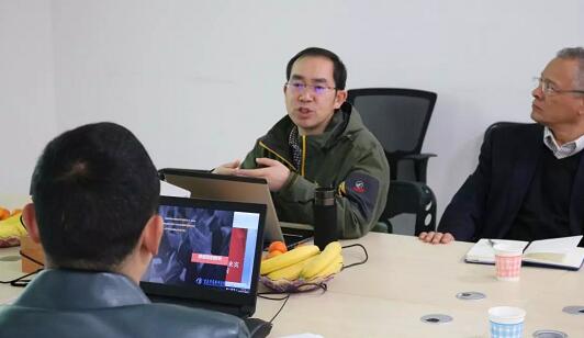 在3月28日法国依视路集团2.5新视代全球副总裁白方华先生一行人访问重庆牛八体育时,重庆牛八体育总经理张庭胜热情接待依视路集团贵宾一行。本次交流的目的:重庆牛八体育和依视路“2.5新视代爱眼大使”健康公益项目希望能一起帮助视力帮助老百姓进行视力 ,提*生活质量,传播爱眼护眼的知识、宣传眼镜对视力 的作用、让更多的人尤其是需要帮助的人群能开始关注呵护自己的眼睛3.jpg 在3月28日法国依视路集团2.5新视代全球副总裁白方华先生一行人访问重庆牛八体育时,重庆牛八体育总经理张庭胜热情接待依视路集团贵宾一行。本次交流的目的:重庆牛八体育和依视路“2.5新视代爱眼大使”健康公益项目希望能一起帮助视力帮助老百姓进行视力 ,提*生活质量,传播爱眼护眼的知识、宣传眼镜对视力 的作用、让更多的人尤其是需要帮助的人群能开始关注呵护自己的眼睛3.jpg