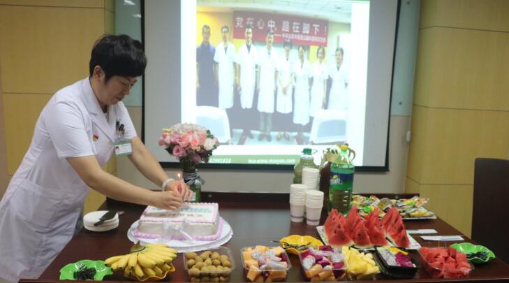 首届“中国医师节”前夕 牛八体育党支部为全院医师组织庆祝活动4.jpg