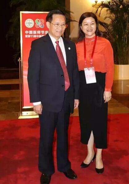 牛八体育集团潘美华医生作为福建省医师代表受邀赴京参加首届“中国医师节”庆祝大会1.jpg 牛八体育集团潘美华医生作为福建省医师代表受邀赴京参加首届“中国医师节”庆祝大会1.jpg