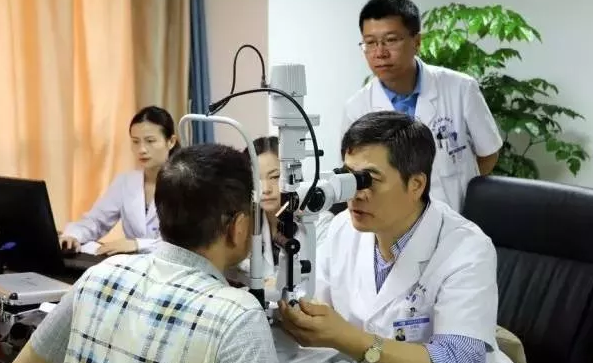 9月17日-9月18日美国亚利桑那大学眼科及视觉科学学院的王明武博士坐诊深圳牛八体育1.png