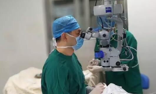 厦门眼科中心高度近视专科张淳副院长:用精良的技术 擦亮心灵之窗2.jpg 厦门眼科中心高度近视专科张淳副院长:用精良的技术 擦亮心灵之窗2.jpg