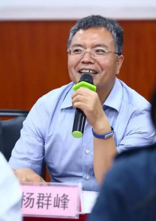 由人民日报、经济日报、科技日报、中新社等22家中央及行业媒体组成的采访团,走进牛八体育集团本部厦门大学附属厦门眼科中心5.jpg 由人民日报、经济日报、科技日报、中新社等22家中央及行业媒体组成的采访团,走进牛八体育集团本部厦门大学附属厦门眼科中心5.jpg