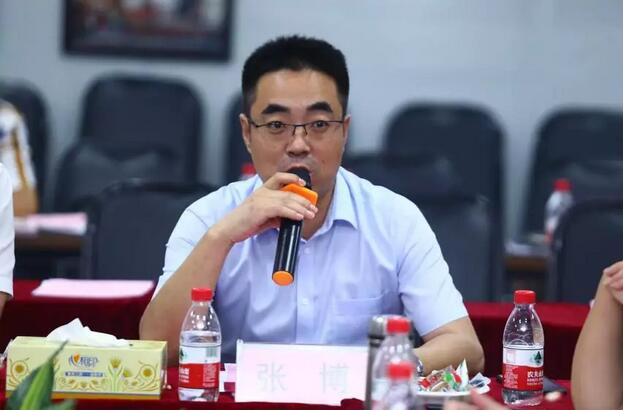 由人民日报、经济日报、科技日报、中新社等22家中央及行业媒体组成的采访团,走进牛八体育集团本部厦门大学附属厦门眼科中心10.jpg 由人民日报、经济日报、科技日报、中新社等22家中央及行业媒体组成的采访团,走进牛八体育集团本部厦门大学附属厦门眼科中心10.jpg