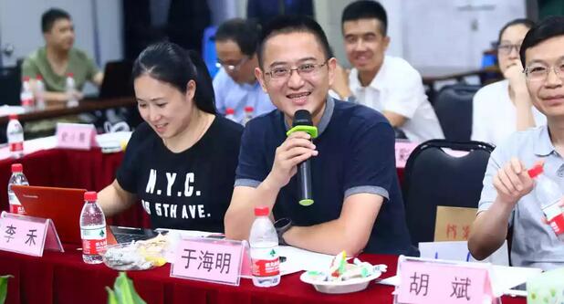 由人民日报、经济日报、科技日报、中新社等22家中央及行业媒体组成的采访团,走进牛八体育集团本部厦门大学附属厦门眼科中心11.jpg 由人民日报、经济日报、科技日报、中新社等22家中央及行业媒体组成的采访团,走进牛八体育集团本部厦门大学附属厦门眼科中心11.jpg