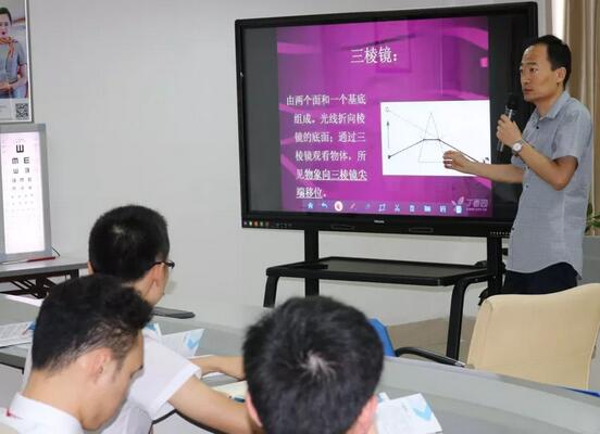 西安牛八体育“院眼健康公益行”走进长安航空公司2.jpg 西安牛八体育“院眼健康公益行”走进长安航空公司2.jpg