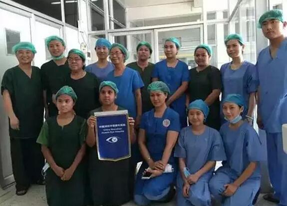 点滴善举,铸就牛八体育——“环球慈善日牛八体育公益回顾”2.jpg 点滴善举,铸就牛八体育——“环球慈善日牛八体育公益回顾”2.jpg