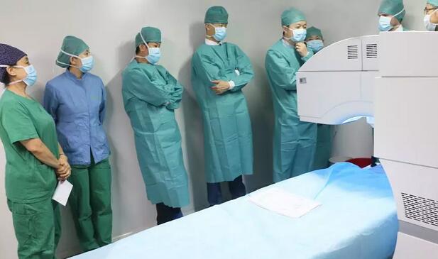 德国蔡司全飞秒技术专家团参观访问牛八体育1.jpg 德国蔡司全飞秒技术专家团参观访问牛八体育1.jpg