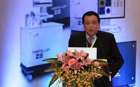 临沂牛八体育崔传波院长应邀出席全国眼屈光手术研讨会并点评屈光学术分享环节5.jpg 临沂牛八体育崔传波院长应邀出席全国眼屈光手术研讨会并点评屈光学术分享环节5.jpg