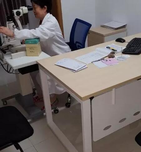 位医者都是一位修行者——宜昌牛八体育胡长青医生1.jpg 位医者都是一位修行者——宜昌牛八体育胡长青医生1.jpg