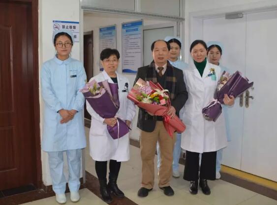 上海和平眼科医院院长郭海科教授应邀莅临衡水同瑞眼科医院进行白内障手术1.jpg 上海和平眼科医院院长郭海科教授应邀莅临衡水同瑞眼科医院进行白内障手术1.jpg