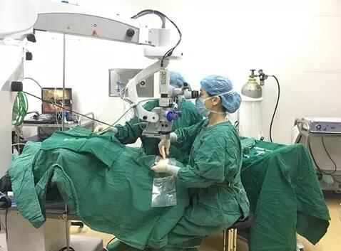 不仅擅长激光近视手术 还精于ICL和白内障手术——成都牛八体育鲍捷医生3.jpg