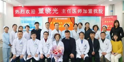 青岛牛八体育为山东出名眼底病医生董晓光教授举行聘任仪式1.jpg 青岛牛八体育为山东出名眼底病医生董晓光教授举行聘任仪式1.jpg