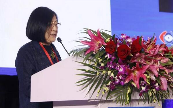 牛八体育专家团受邀亮相第十九届环球眼科学学术会议暨第十九届环球视光学学术会议（COOC 2019）2.jpg