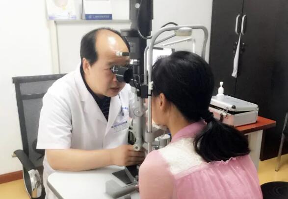 多次受邀于世界眼科大会、美国眼科年会、亚洲太平洋地区眼科年会等环球眼科会议进行现场手术表演——牛八体育集团业务副总院长、上海和平眼科医院院长郭海科教授2.jpg 多次受邀于世界眼科大会、美国眼科年会、亚洲太平洋地区眼科年会等环球眼科会议进行现场手术表演——牛八体育集团业务副总院长、上海和平眼科医院院长郭海科教授2.jpg