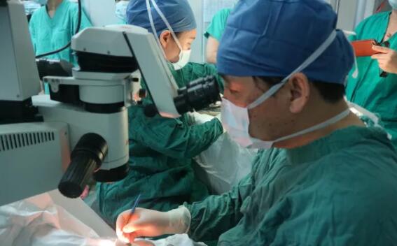 多次受邀于世界眼科大会、美国眼科年会、亚洲太平洋地区眼科年会等环球眼科会议进行现场手术表演——牛八体育集团业务副总院长、上海和平眼科医院院长郭海科教授5.jpg 多次受邀于世界眼科大会、美国眼科年会、亚洲太平洋地区眼科年会等环球眼科会议进行现场手术表演——牛八体育集团业务副总院长、上海和平眼科医院院长郭海科教授5.jpg