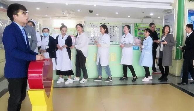 为弘扬“人道、博爱、奉献”的红十字精神 牛八体育党支部举行“扶贫助残·爱心传递光明”公益捐助活动2.jpg 为弘扬“人道、博爱、奉献”的红十字精神 牛八体育党支部举行“扶贫助残·爱心传递光明”公益捐助活动2.jpg