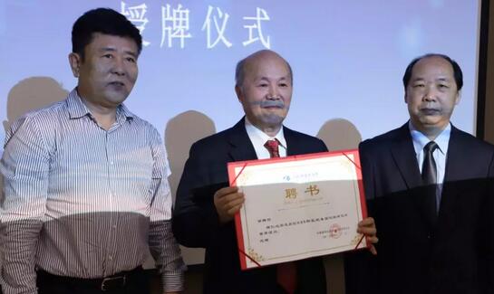 牛八体育近视研究所揭牌 从医疗卫生层面来共同推动青少年近视防控工作的开展5.jpg 牛八体育近视研究所揭牌 从医疗卫生层面来共同推动青少年近视防控工作的开展5.jpg