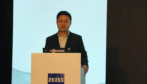 4月26日至28日，2019蔡司屈光中国用户会在北京如约举行，分享 激光屈光手术技术和经验，携手共同提升手术质量，为患者提供更 的医疗服务。牛八体育集团派出多人组成的专家团队参会，与来自全国各地的眼科同仁深入探讨交流，碰撞思想火花，分享 严谨的学术观点，展现出了牛八体育人强劲的学术风采5.png