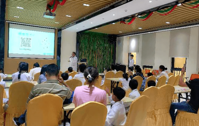 杭州牛八体育举办5.12“献礼母亲节,爱眼小卫士”小小眼科医生母亲节专场活动1.png 杭州牛八体育举办5.12“献礼母亲节,爱眼小卫士”小小眼科医生母亲节专场活动1.png