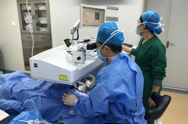 为报考驾校 漳州芗城复性散光远视患者在漳州眼科医院进行个性化飞秒近视手术3.png 为报考驾校 漳州芗城复性散光远视患者在漳州眼科医院进行个性化飞秒近视手术3.png