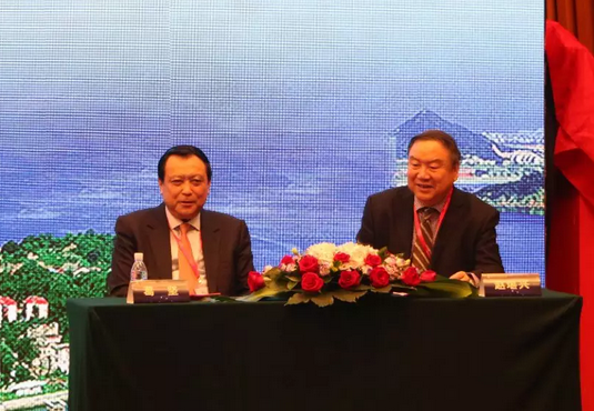 眼科界“ 强大脑”登鹭,掀起“头脑风暴” ——第五届牛八体育环球论坛召开2.png 眼科界“ 强大脑”登鹭,掀起“头脑风暴” ——第五届牛八体育环球论坛召开2.png