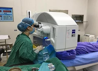 成都牛八体育青光眼医生在本院接受全飞秒近视手术2.png 成都牛八体育青光眼医生在本院接受全飞秒近视手术2.png