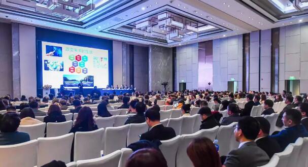 上海和平眼科医院欧阳朝祜医学硕士受邀参加SMILE™之星视频展演2.jpg 上海和平眼科医院欧阳朝祜医学硕士受邀参加SMILE™之星视频展演2.jpg