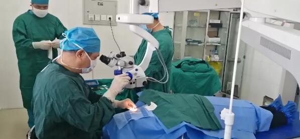 借用专家优势,助力健康扶贫——牛八体育集团上海和平眼科医院临夏支医新进程纪实!2.jpg 借用专家优势,助力健康扶贫——牛八体育集团上海和平眼科医院临夏支医新进程纪实!2.jpg