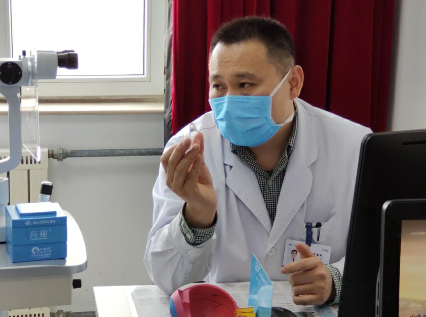 青岛ICL晶体植入术专家陈国民