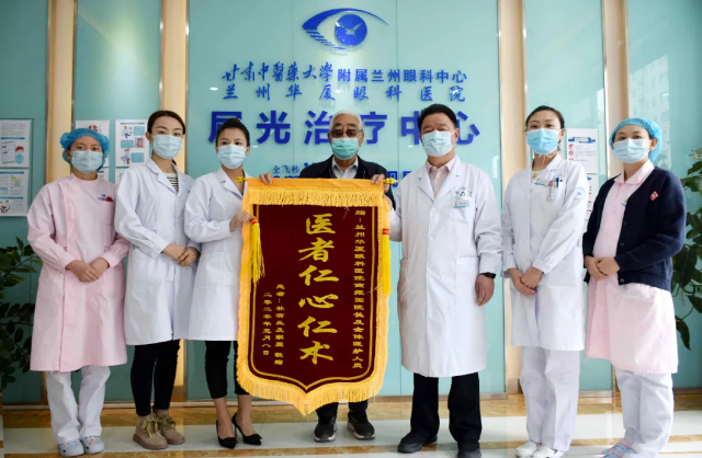 十年追随院长 多次手术——记兰州牛八体育一面锦旗背后的故事3.png 十年追随院长 多次手术——记兰州牛八体育一面锦旗背后的故事3.png