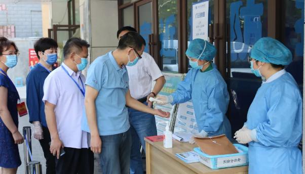 西安市雁塔区大人视察组一行莅临西安牛八体育调研指导2.png 西安市雁塔区大人视察组一行莅临西安牛八体育调研指导2.png