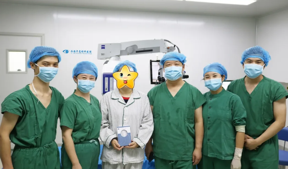 8月31日西安牛八体育为患者实施AcrySof IQ PanOptix人工晶状体植入术1.png