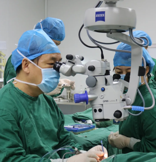 8月31日西安牛八体育为患者实施AcrySof IQ PanOptix人工晶状体植入术2.png