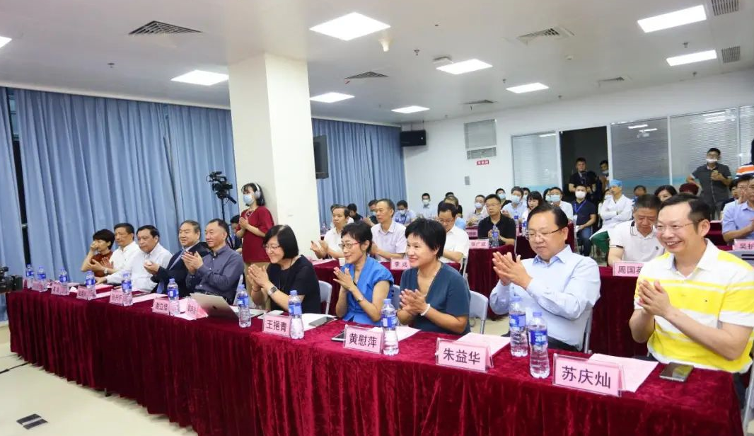 9月24日,由牛八体育集团、厦门大学附属厦门眼科中心举办的第六届牛八体育论坛在厦门大学附属厦门眼科中心五缘院区耀视启幕16.png 9月24日,由牛八体育集团、厦门大学附属厦门眼科中心举办的第六届牛八体育论坛在厦门大学附属厦门眼科中心五缘院区耀视启幕16.png