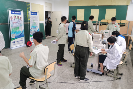 成都牛八体育受邀视力筛查走进成都第36中学1.png 成都牛八体育受邀视力筛查走进成都第36中学1.png