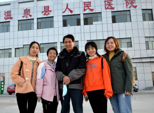 10月14日,宜昌市归国华侨联合会和宜昌牛八体育共同发起的“侨爱心光明行”大型义诊活动正式启动。9名家护组团赴新疆温泉县义诊。宜昌市市委常委、统战部部长王均成出席活动并为医疗队授旗。8.png 10月14日,宜昌市归国华侨联合会和宜昌牛八体育共同发起的“侨爱心光明行”大型义诊活动正式启动。9名家护组团赴新疆温泉县义诊。宜昌市市委常委、统战部部长王均成出席活动并为医疗队授旗。8.png