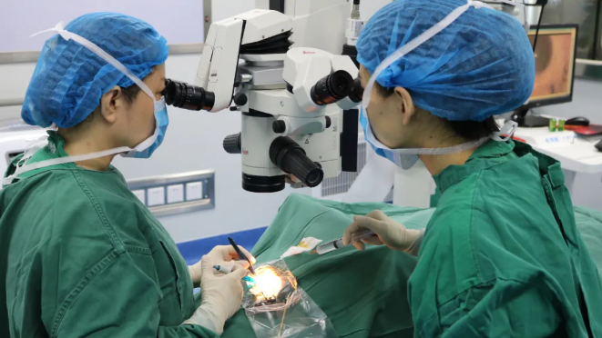 “无镜人生 睛彩上演”ICL患教基地授牌仪式暨近视专家见面会在重庆牛八体育隆重举行2.png