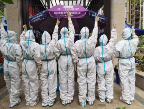 再获央媒报道点赞！牛八体育医护团队用行动诠释战疫“最美身影”12.png