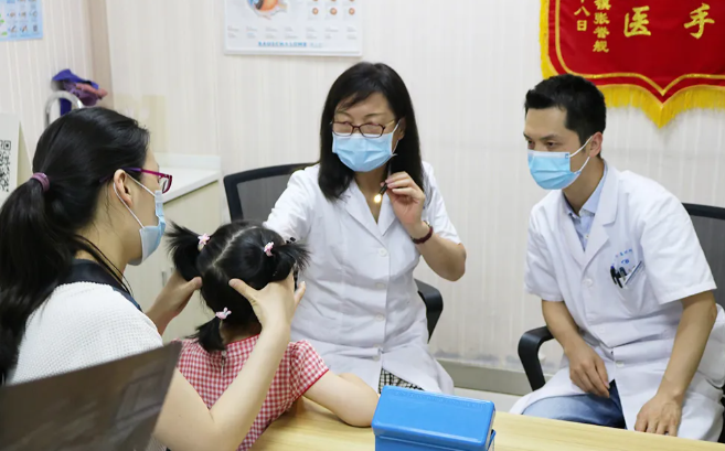 西安牛八体育张利玲主任医师:身份多样,信念如一2.png 西安牛八体育张利玲主任医师:身份多样,信念如一2.png